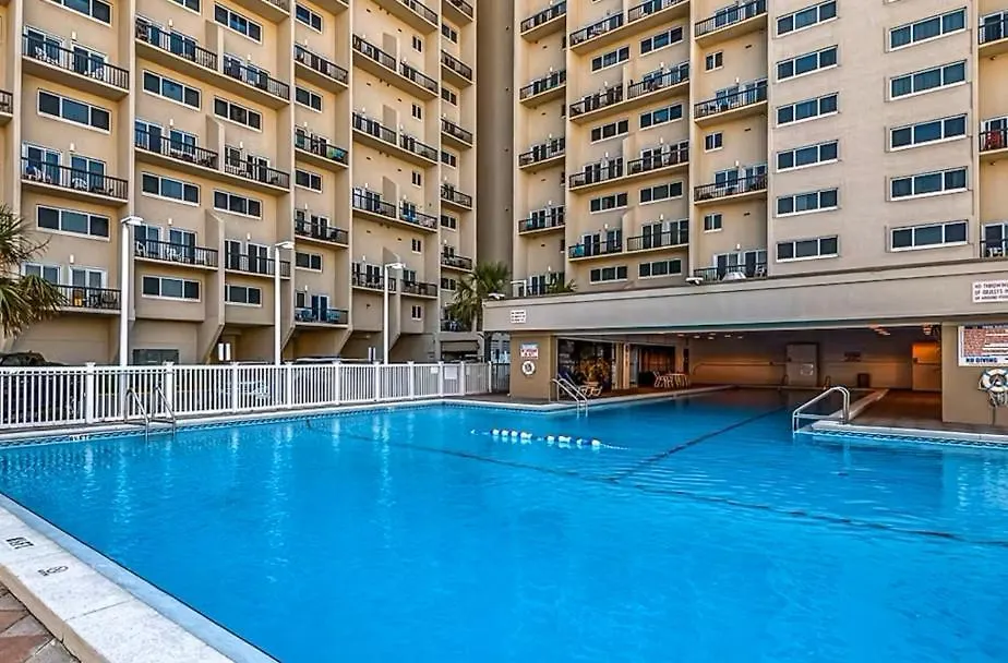Fabulous 3-Bed 3-Bath Condo With Private Covered Parking Space! 파나마 시티 펜션